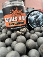 Boilies v dipe ČIERNA JAHODA-SQUID 250ml