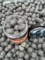 Boilies v dipe ČIERNA JAHODA-SQUID 250ml - Obrázek 2